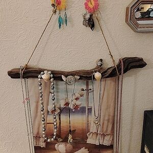 Laeon's Gulf Coast beach art driftwood and shell jewelry holder